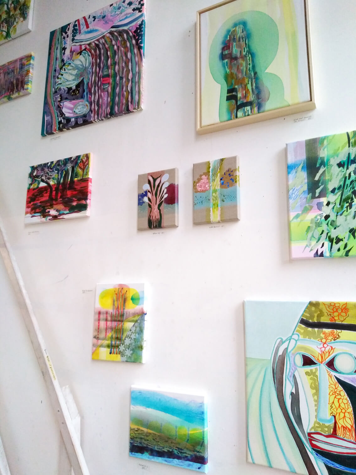 SMALL PAINTINGS winter thema 2022 studiowall atelier muur GeaZwart