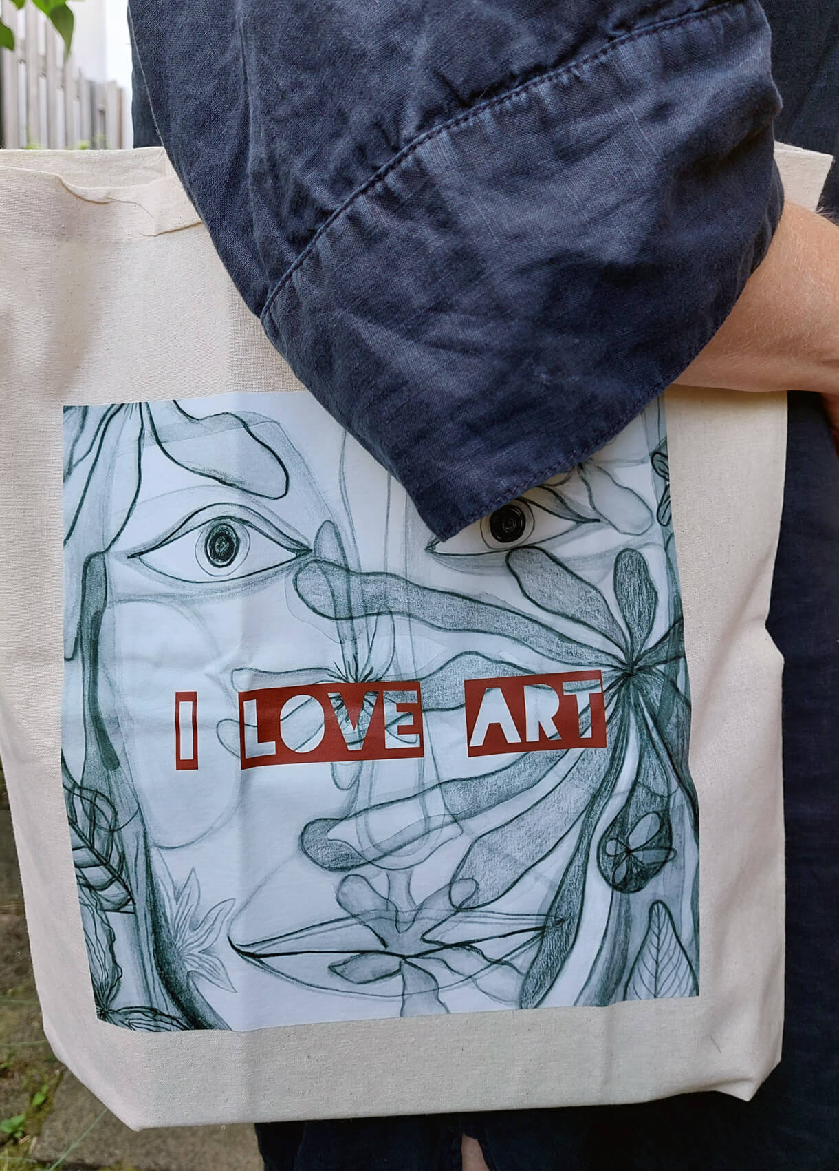 Linen bag, I Love Art, Gea Zwart 2024, in use