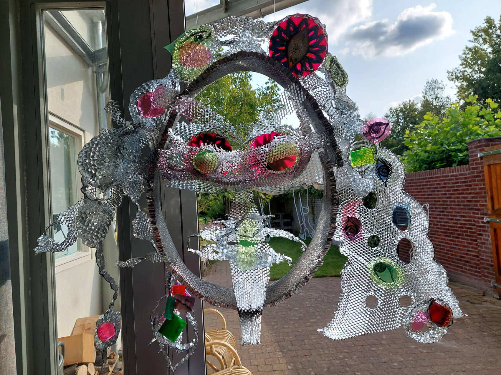 Wandsculpturen gerecycled materiaal plexiglas en aluminium honeycomb Expositie Gea Zwart Kunst aan de Vaart Assen 2024